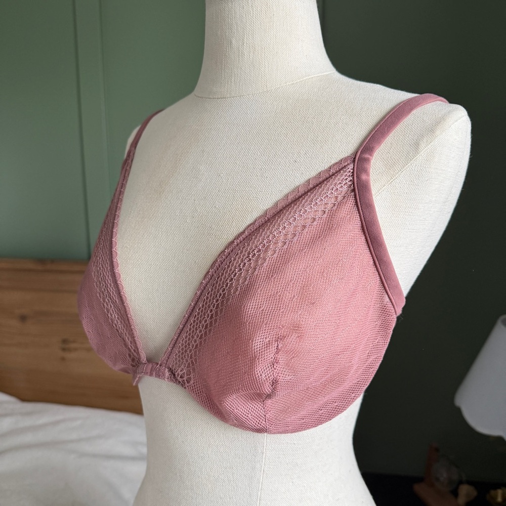 Victoria's Secret Pink Sheer Lace Underwire Bra Unlined Plunge